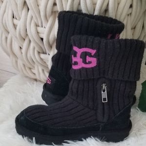 CUTE pink and black sweater uggs